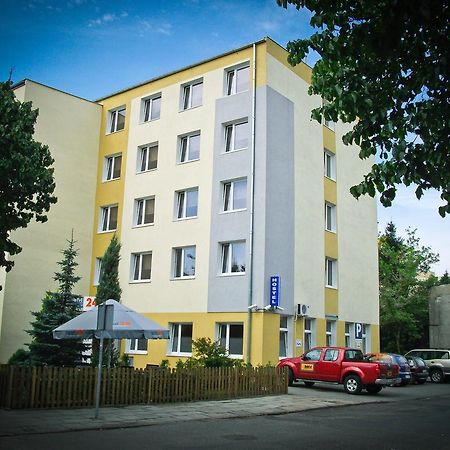 Hostel24 Bed&Breakfast Bydgoszcz Bagian luar foto
