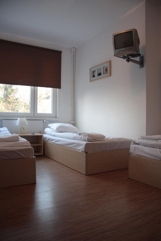 Hostel24 Bed&Breakfast Bydgoszcz Ruang foto