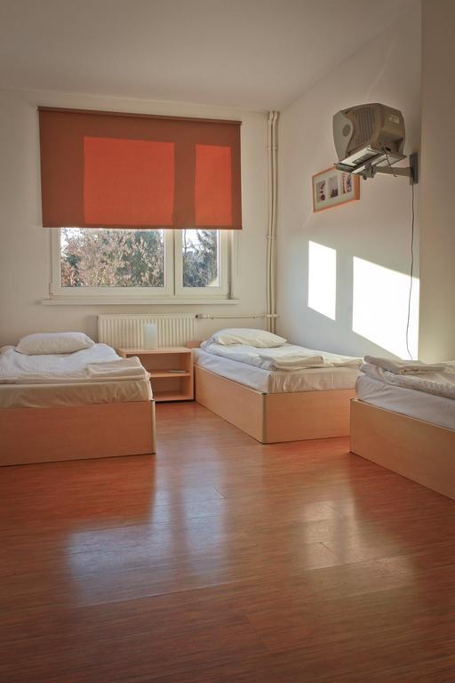 Hostel24 Bed&Breakfast Bydgoszcz Ruang foto