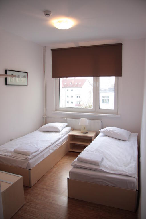 Hostel24 Bed&Breakfast Bydgoszcz Ruang foto